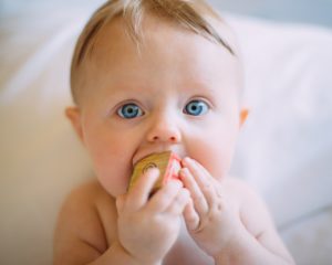 baby toy 300x240 - Baby Erstausstattung 2022: Deine ultimative Checkliste